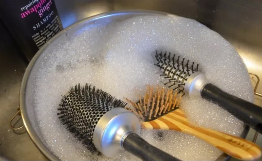 تمیز کردن برس مو | تیپ چین