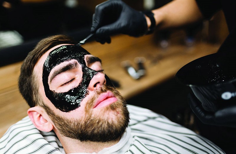 انجام پاکسازی پوست آقایان در آرایشگاه مردانه - تیپ چین