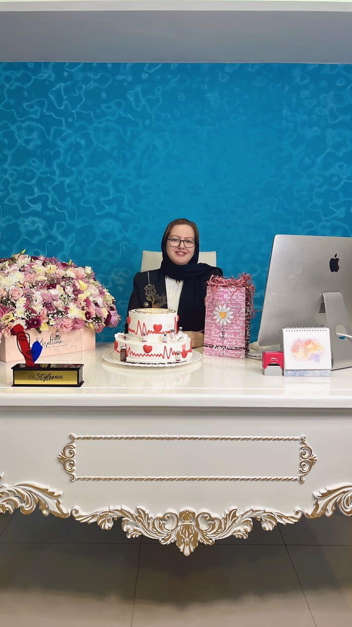 دکتر نازنین آهسته